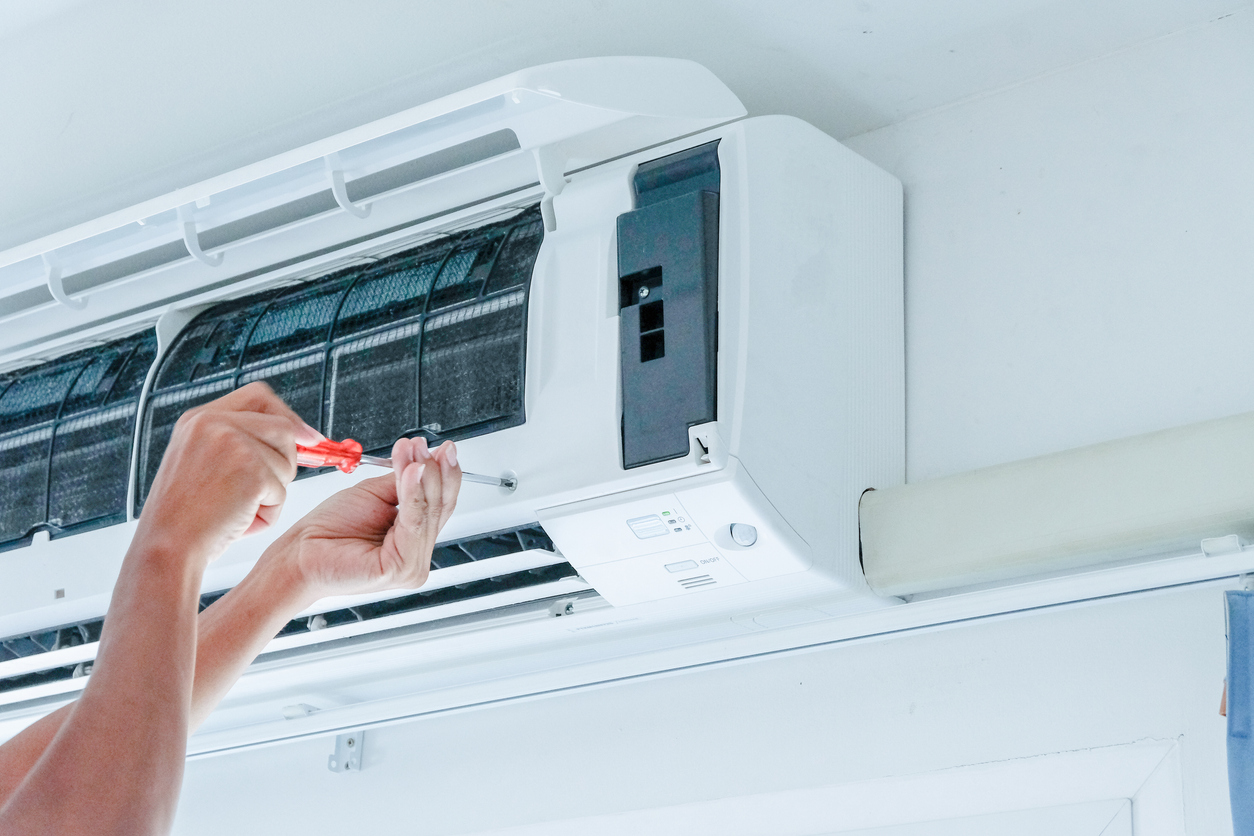 Air conditioner repairing by technician Air conditioner repairing by technician